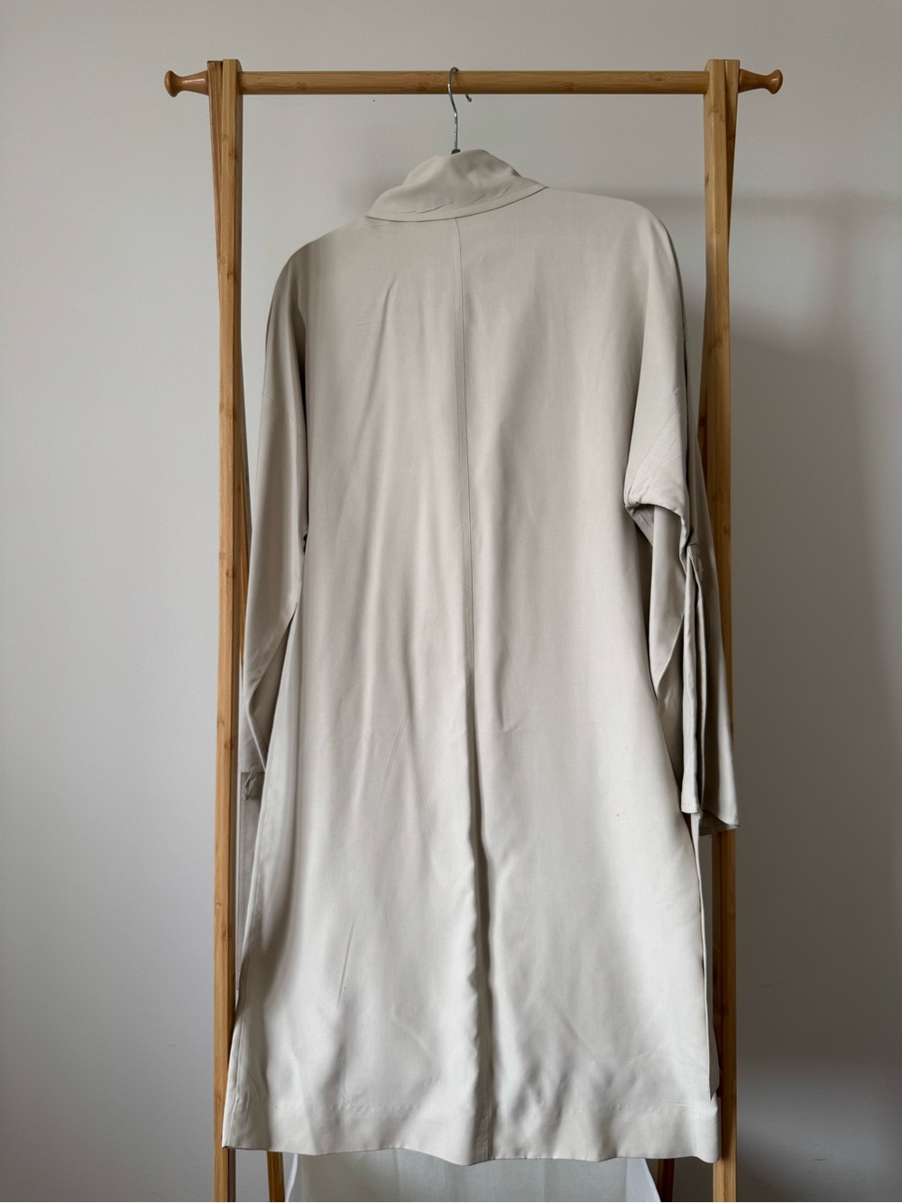 Babaton Light Beige Trench Coat - Picture 3 of 16